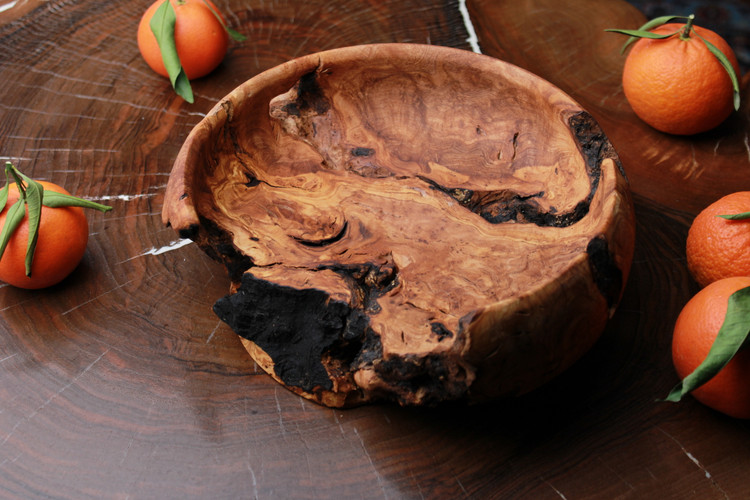 میوه خوری یک تکه و دستساز ریشه ی چوب کهنسال زیتون تیرداد